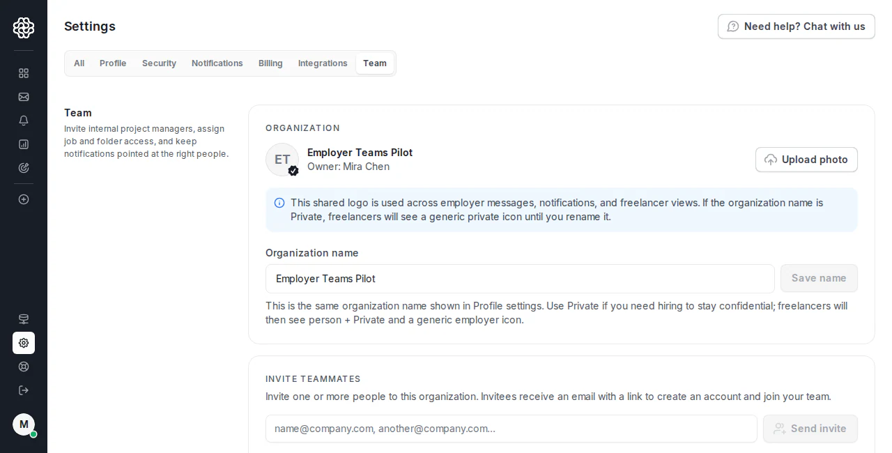 Pestaña Team de Employer Settings (Configuración de empleador) que muestra los detalles de la organización, el formulario para invitar compañeros y los controles del equipo.