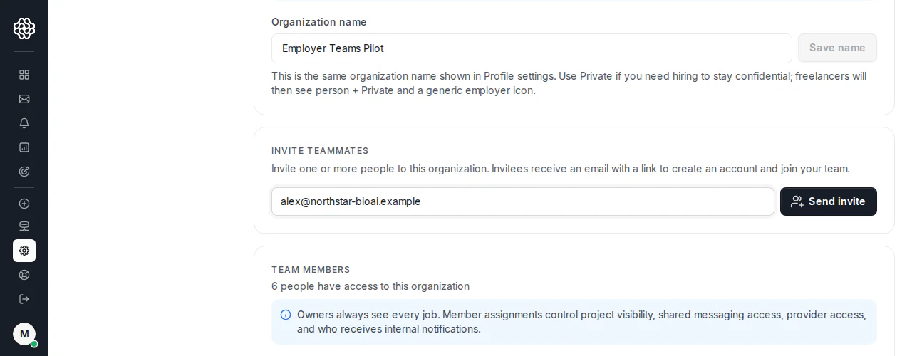 Tarjeta Invite teammates con una dirección de email introducida y el botón Send invite listo.